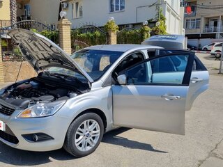 2008 Ford Focus II Рестайлинг, серебристый, 650000 рублей, вид 3