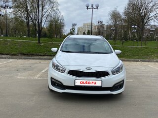 2018 Kia Ceed II Рестайлинг, белый, 1400000 рублей, вид 1