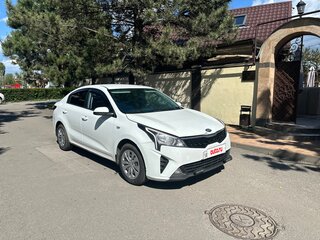 2021 Kia Rio IV Рестайлинг, белый, 1090000 рублей, вид 2