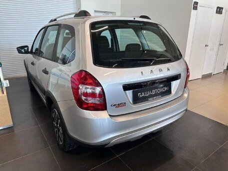 2026 Lada (ВАЗ) Granta Cross I Рестайлинг, серебристый, 1216000 рублей, вид 2