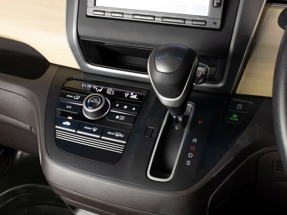 2017 Honda Freed II, белый, 1680000 рублей - вид 21