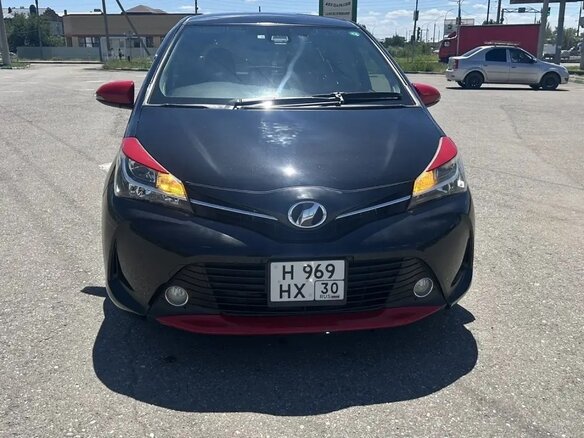 2016 Toyota Vitz III (XP130) Рестайлинг, чёрный