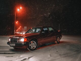 1992 Mercedes-Benz 190 (W201), красный, 400000 рублей, вид 2