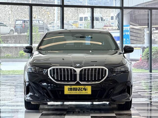 2024 BMW 5 серии 525i VIII (G60/G61/G68), чёрный, 5127123 рублей, вид 2