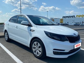 2017 Kia Rio III Рестайлинг, белый, 1030000 рублей, вид 1