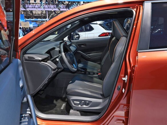 2025 Toyota Corolla Cross I Рестайлинг, оранжевый, 2950000 рублей - вид 7
