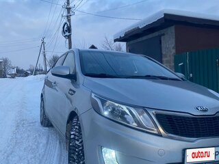2014 Kia Rio 6-speed III, серебристый, 1000000 рублей, вид 2