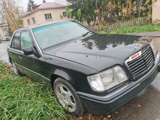 1993 Mercedes-Benz E-Класс 200 I (W124), чёрный, 240000 рублей, вид 1