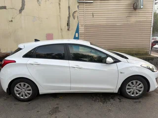 2015 Hyundai i30 II Рестайлинг, белый, 850000 рублей, вид 4