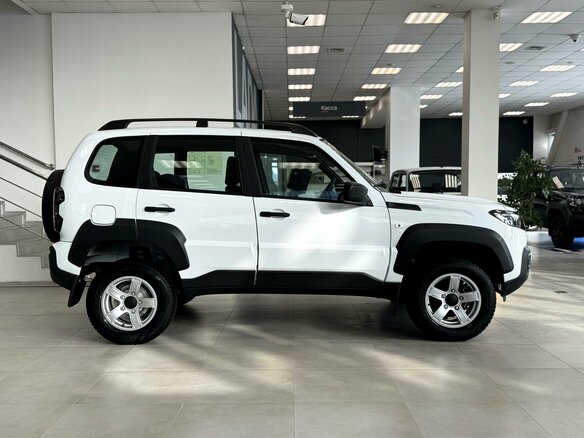 2026 Lada (ВАЗ) Niva Travel I Рестайлинг, белый, 1622000 рублей - вид 3