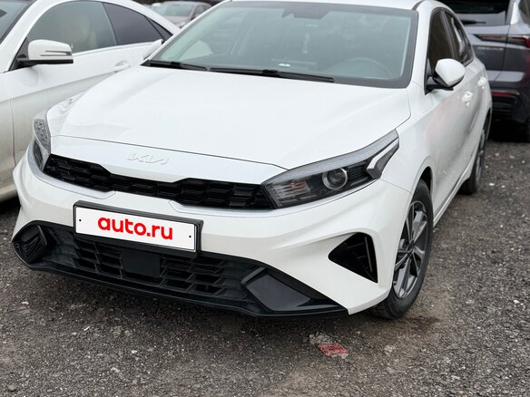 2021 Kia K3 II Рестайлинг, белый, 1840000 рублей - вид 1