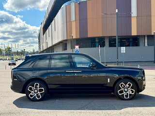 2021 Rolls-Royce Cullinan I (Series I), чёрный, 32490000 рублей, вид 5
