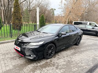 2021 Toyota Camry VIII (XV70) Рестайлинг, чёрный, 3400000 рублей, вид 1