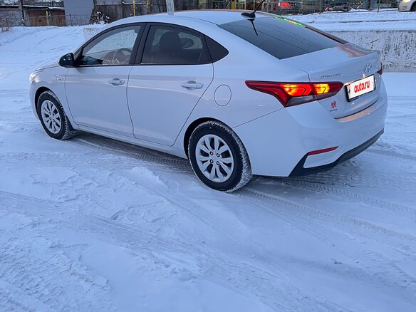 2019 Hyundai Solaris II, серебристый, 1200000 рублей - вид 4