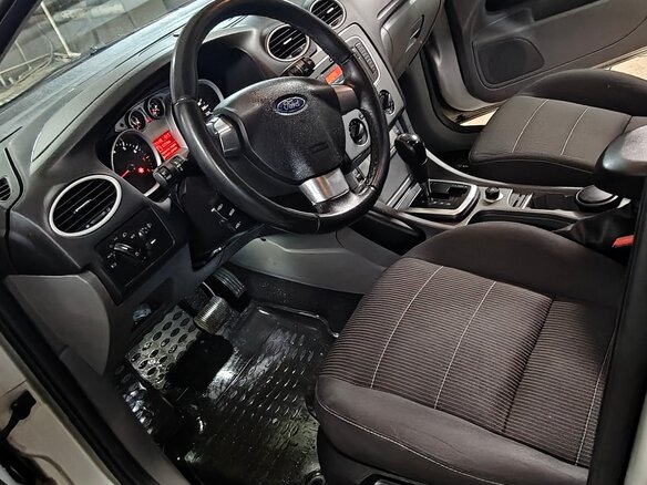 2010 Ford Focus II Рестайлинг, серебристый, 785000 рублей - вид 6