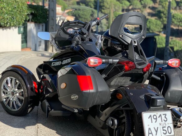 2014 BRP Can-Am Spyder, чёрный, 1200000 рублей