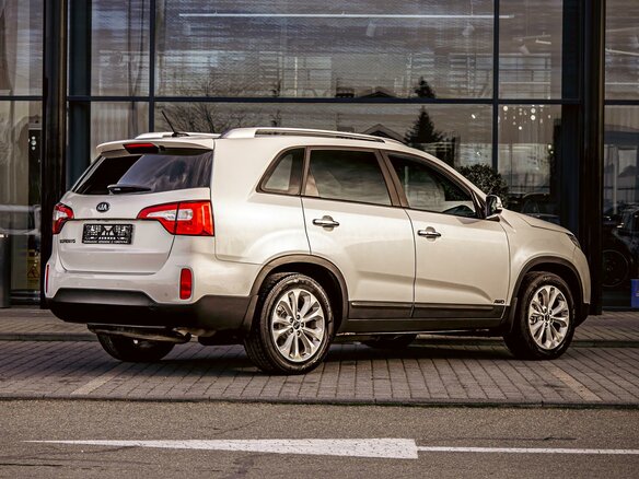 2017 Kia Sorento II Рестайлинг, белый, 1755000 рублей - вид 5