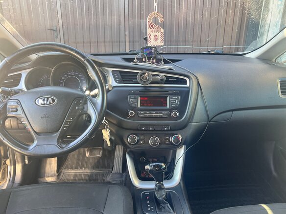 2017 Kia Ceed II Рестайлинг, серебристый, 1150000 рублей - вид 6