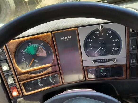 2000 MAN F 2000, красный, 1050000 рублей - вид 25