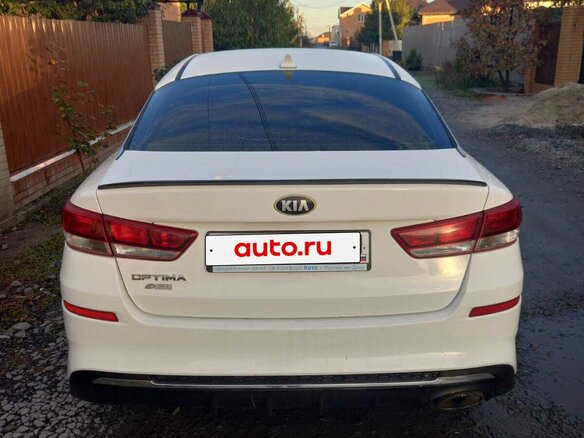 2019 Kia Optima IV Рестайлинг, белый, 1500000 рублей - вид 4