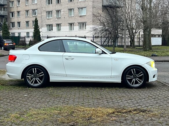 2012 BMW 1 серии 120i I (E82/E88) Рестайлинг 2, белый, 1250000 рублей - вид 3