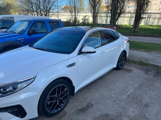 2019 Kia Optima IV Рестайлинг, белый, 2600000 рублей, вид 3