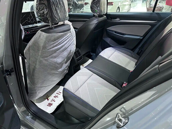 2025 Volkswagen Golf VIII Рестайлинг, серый, 2166000 рублей - вид 7