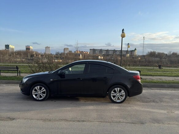 2011 Chevrolet Cruze I, чёрный, 800000 рублей - вид 1