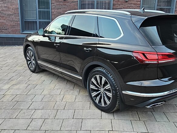2018 Volkswagen Touareg III, коричневый, 5080000 рублей - вид 5