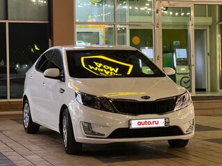 2013 Kia Rio III, белый, 750000 рублей, вид 4