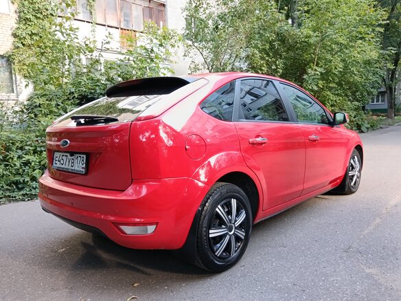 2011 Ford Focus II Рестайлинг, красный - вид 5