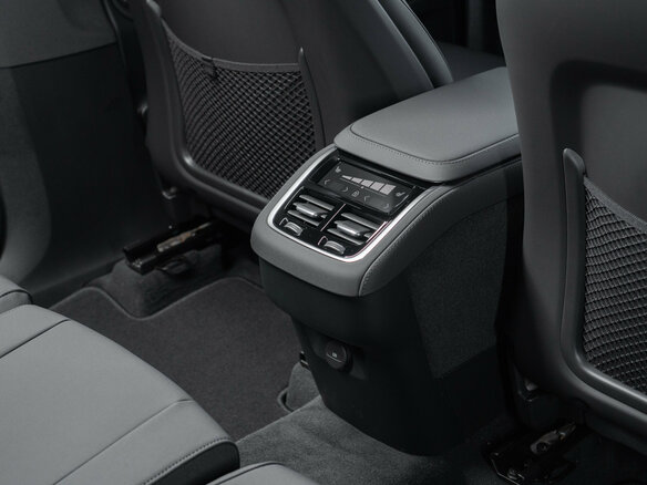 2026 Volvo XC90 B5 II Рестайлинг 2, серый, 10600000 рублей - вид 27