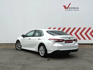 2018 Toyota Camry VIII (XV70), белый, 2900000 рублей, вид 3