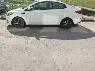 2016 Kia Rio III Рестайлинг, белый, 900000 рублей, вид 5