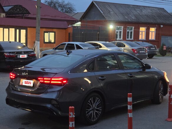 2023 Kia Forte III Рестайлинг, серый, 1950000 рублей