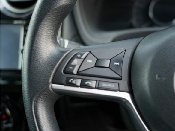 2018 Nissan Note e-Power II Рестайлинг, красный, 1155000 рублей - вид 13