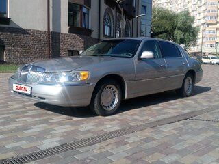 1998 Lincoln Town Car III, серебристый, 1000000 рублей, вид 1