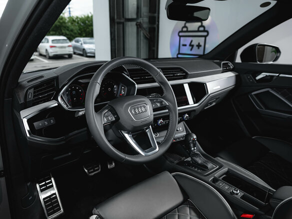 2026 Audi Q3 45 TFSI II (F3), серый, 5700000 рублей - вид 11