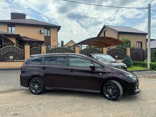 2010 Toyota Wish II, красный, 1350000 рублей, вид 4