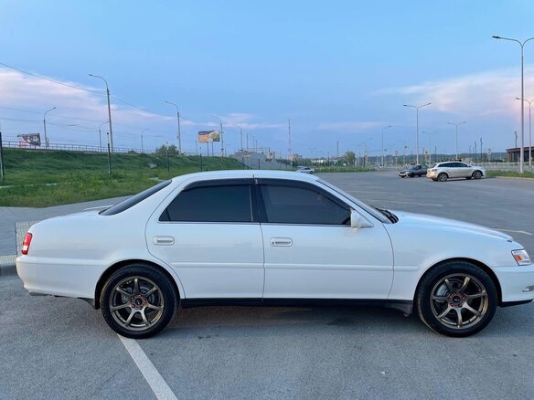 1998 Toyota Cresta V (X100) Рестайлинг, белый, 1000000 рублей - вид 1