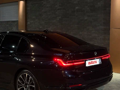 2020 BMW 7 серии 740d xDrive VI (G11/G12) Рестайлинг, чёрный, 6300000 рублей, вид 3