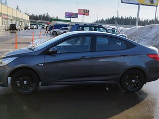 2013 Hyundai Solaris I, серый, 690000 рублей, вид 4