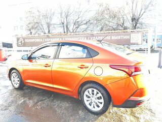 2022 Hyundai Solaris II Рестайлинг, оранжевый, 1699999 рублей, вид 1