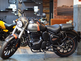 2025 Royal Enfield Classic 350, серебристый, 499500 рублей, вид 1