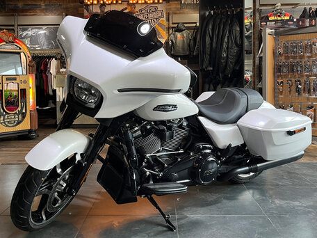 2025 Harley-Davidson Street Glide, белый, 3800000 рублей, вид 1