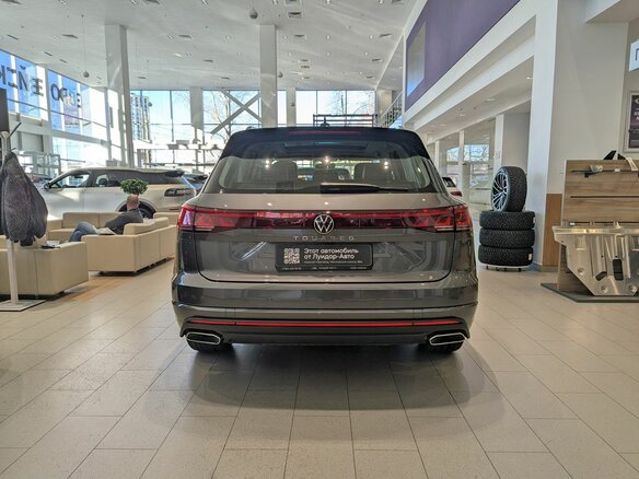 2026 Volkswagen Touareg III Рестайлинг, серый, 12490000 рублей - вид 4