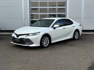 2019 Toyota Camry VIII (XV70), белый, 2650000 рублей, вид 1