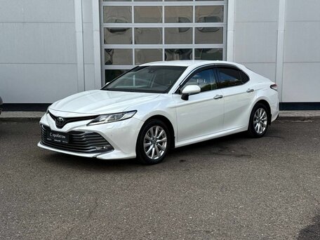 Toyota Camry VIII (XV70)