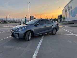 2018 Kia Rio IV, серый, 1200000 рублей, вид 3