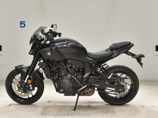 2025 Yamaha MT-07 (FZ-07), чёрный, 980000 рублей, вид 2